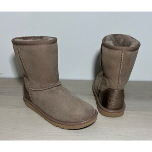 NEW UGG CLASSIC SHORT II SHINE METALLIC BEACHWOOD BOOT Size 5
